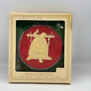 Vintage Hallmark 1982 Norman Rockwell Santa Filling Stockings Cameo 3rd Series